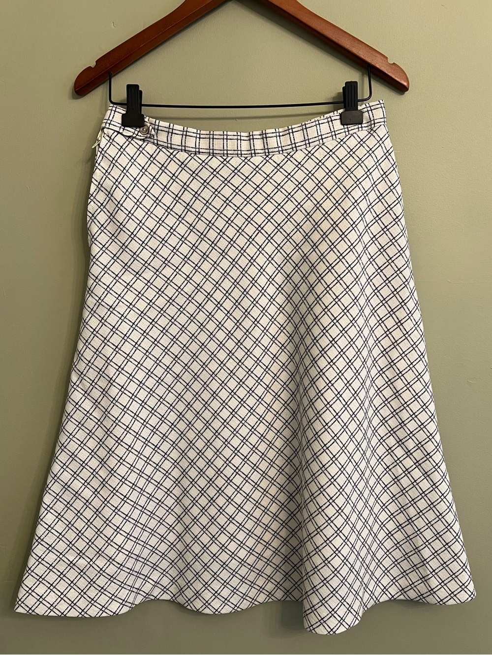 Vintage Women's A-Line Plaid Skirt in White and Navy